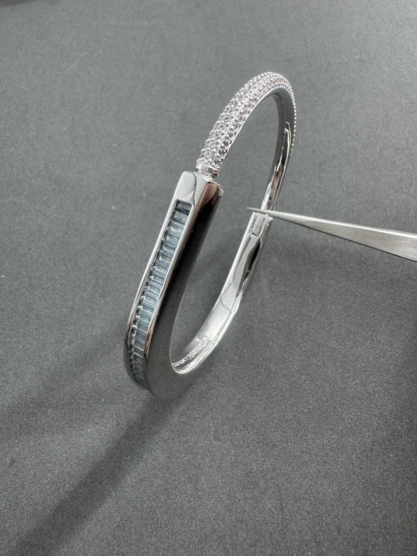 Tiffany & Co Happy Diamonds Bangle Bracelet Tiffany & Co Happy Diamonds Bangle Bracelet